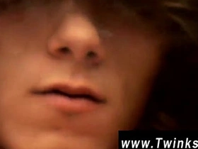 亚洲少年无套同志性交 两人硬挺着继续耕耘 gay porn japanese singular