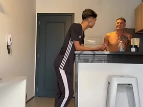 训练时认识的猛男被我骑在身下 japan gay porn videos