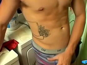 内裤骚年：凯利·库珀独舞内裤秀 高潮喷得一塌糊涂 hot army gay porn