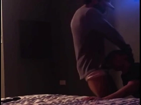 叫邻居来喝酒看网飞，结果被他无套狂操 asian cute gay porn