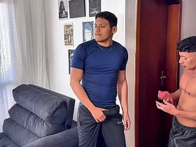 骚年发现邻居看黄片 直接帮他口交 louis korean gay porn
