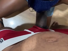 我侄子的朋友发现我是Breno后就想被操 现在天天求着要 笑死 完整版在Xvideos Premium gay muscle japan porn