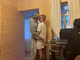 第55部第1章：小骚0趁男友休息时约炮友来家里干 chinese thug threesome gay porn