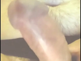 把鸡巴掏出来睡觉前射一发 asian shower gay porn