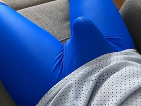 一感觉到紧身裤里的勃起我就射了 hot teen asian gay sexual connection videos