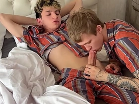 第一部 用口活叫醒朋友 嗦他大屌深喉加肛交 porn gay chinese creampie