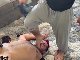 硬核基佬羞辱-舔脚、踢蛋扇蛋、狠抽耳光... asian gay porn pov
