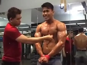 亚裔健身奴乳头被虐 hot muscular gay porn