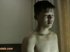 发骚小零爱10英寸大屌 korean gay idol porn