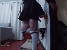 穿迷你裙的Chico从肛门拳交入门，塞进他的新巨型假阳具 str8 boys japan gay porn