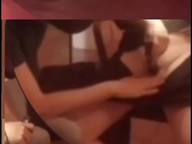 这位直男顾客来理发…却发现理发师有隐藏服务 第1部：修剪阴毛 japanese joyful porn father