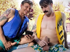 直男帮朋友射精 因为他手机丢了 japanese time stop gay porn