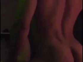 几杯酒下肚后，我那直男上司主动在酒店操了我 asian cheerful boys porn