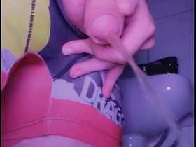 小白脸在厕所撒尿后舔自己的尿 japan blissful porn big learn of