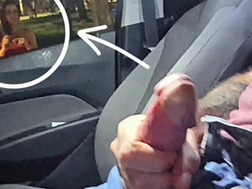 公交站台对着红发妞公开冒险自慰！ chinese dl thugs gay porn