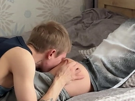 第一部 舔我甜心朋友的屁眼时他在打游戏 接着就干他 porn vietnam merry