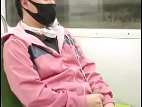 地铁最后一节车厢里自慰的年轻流浪汉 chinese gay porn blogs