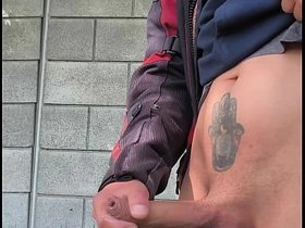 知道远处有人看我自慰，我鸡巴硬得不行 array gay sex videos asian