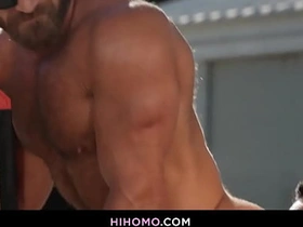 建筑猛男德鲁·瓦伦蒂诺和布鲁斯·琼斯在空地上无套交媾 korean bts gay porn