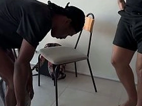 客户来询价结果被黑屌捅爆还吃了两发浓精 japanese creampie gay porn
