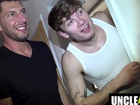 干完我们赶紧滚 Jordan Starr, Caden Dior, Blake Rivers, Lance Woods chinese delivery guy gay porn