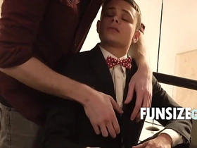 与嫩男友的情人节约会 porn asian chinese gay