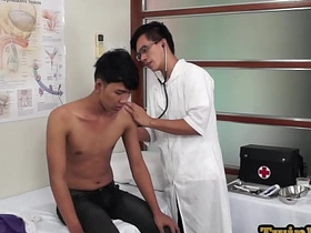 瘦亚洲仔被眼镜医生玩肛爽歪歪 hot anime men gay porn