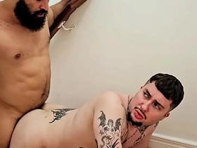 老爸硬得受不了在楼梯上操了我 COMPLETO Bantam Red-hot gay asian nerd porn
