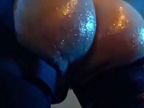 油光水滑的骚臀穿情趣内衣 japanese gay group porn