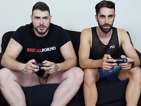 直男哥们在PS上赌输赢 japanese gay fuck porn