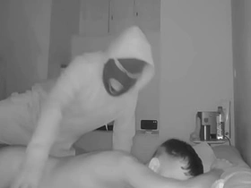 第一部-免费：蒙面入侵者被业余嫩草抓住惩罚羞辱 korean adult gay porn