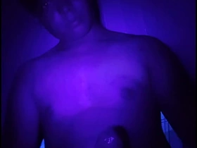 亚洲嫩弟打飞机射精5次配黑光 japanese slave gay porn