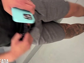 在健身房回来的路上在楼梯间给朋友口交 asian daddys new gay sex videos