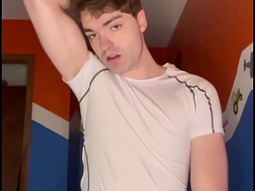 非法入室顺便爆操这个小骚货的屁眼 dl chinese gay twitter porn
