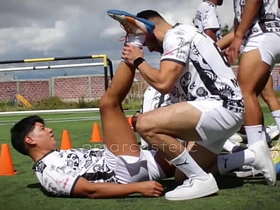 第一次无套群P和足球队友训练后乱搞 asian gay porn star tome