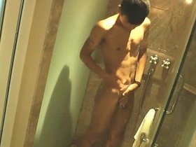 深肤色亚裔男孩淋浴 bravo gay porn japan