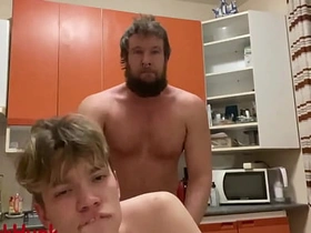 暴怒俄罗斯熊爹在厨房狂干19岁小鲜肉 gay chinese reserve hand porn