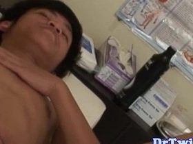 亚裔业余小鲜肉蛋蛋按摩 gay porn pov chinese