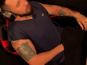 电竞椅上打飞机射超猛 - 偷拍俯视角 japanese teen boy gay porn