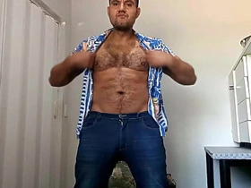 巴西巨根狂操尤物——手活+超量射精 巴西大鸡巴喷发实录 japanese humiliation gay porn