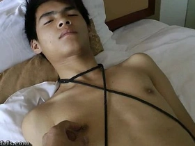 亚裔美少年束缚手活 chinese throng scrub uncaring porn