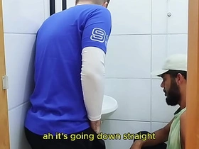 小哥付钱给水管工操自己 japan gay porn young