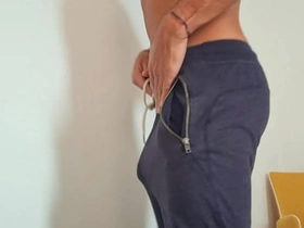在酒店房间自慰并用大鸡巴顶弄 japanese gay robe porn
