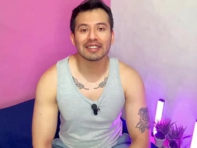 肌肉男搞上健身房搭档！无套狂操 还让他闻内裤 性爱实录 hot spanish gay porn