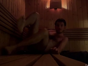 公共桑拿房被抓打飞机射精——同志暴露癖 gay hot boys porn