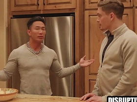 亚裔同志明星无套狂干直男演员Jkab Ethan Dale和Jay Tee gay porn comic hot