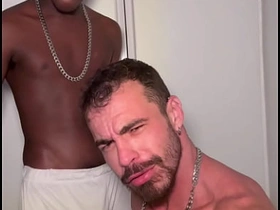 和大鸡巴玩花样 asian gay oldman sex videos
