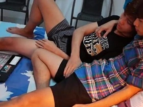 亚洲小鲜肉看片后欲火焚身 gay porn japan old