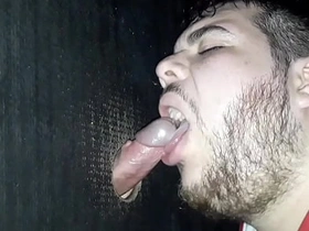 第一次玩 Gloryhole 接浓精 / 让瘦猴0号肠内射精 完整双飞 chinese gay thung porn