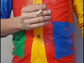 ABDL雨衣伪娘穿着湿尿裤抽烟 asian gay porn taiwan